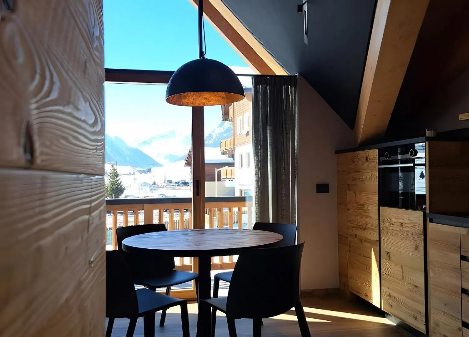 Arctik Chalet Livigno 0*,